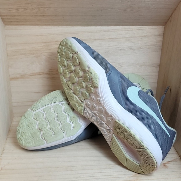 Nike Womens City Trainer Gray Shoes - Picture 9 of 10